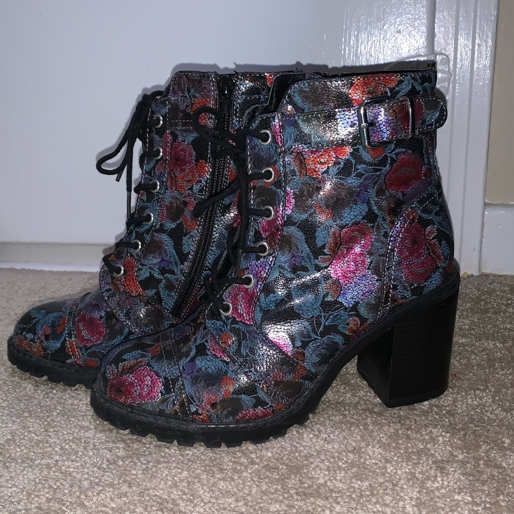 Diba floral booties size 8